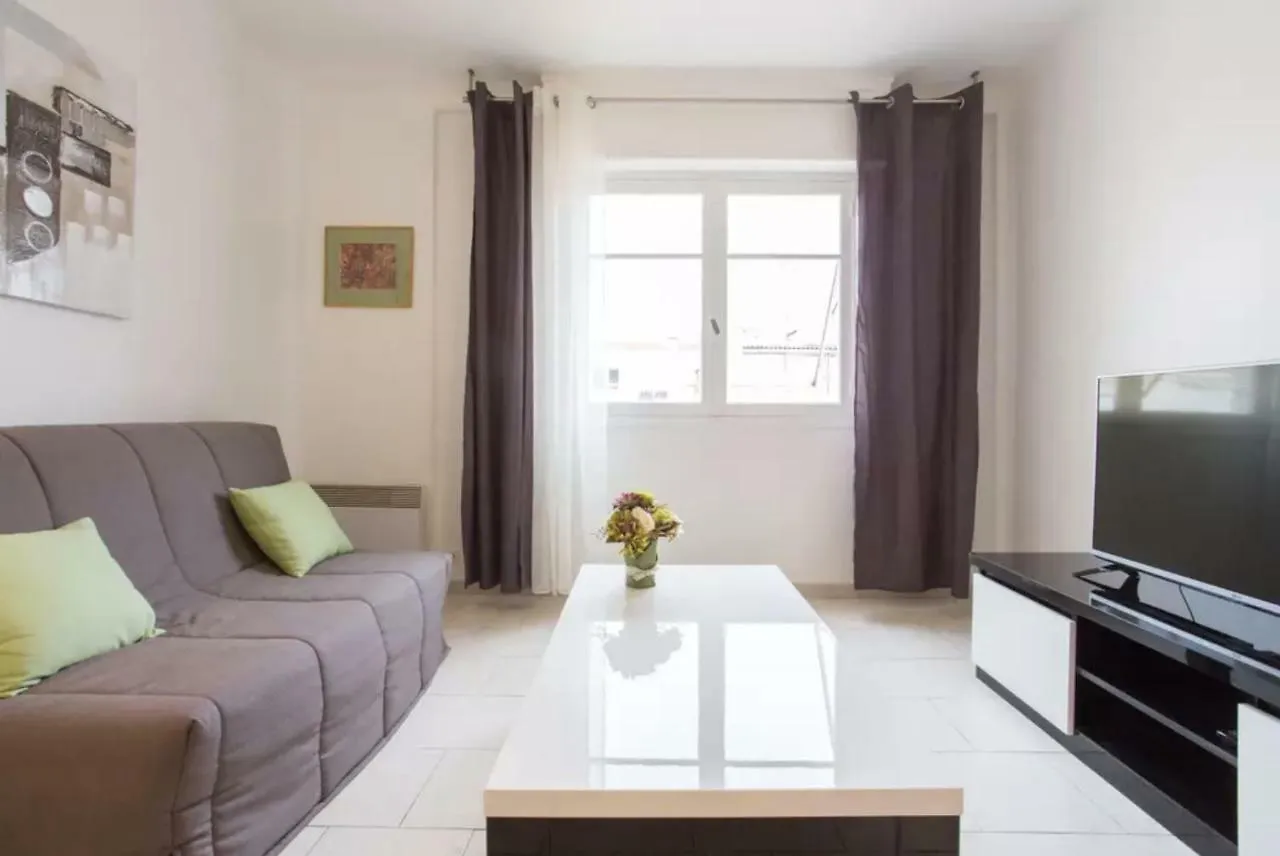 Modern Apartment On Rue D'Antibes Канны