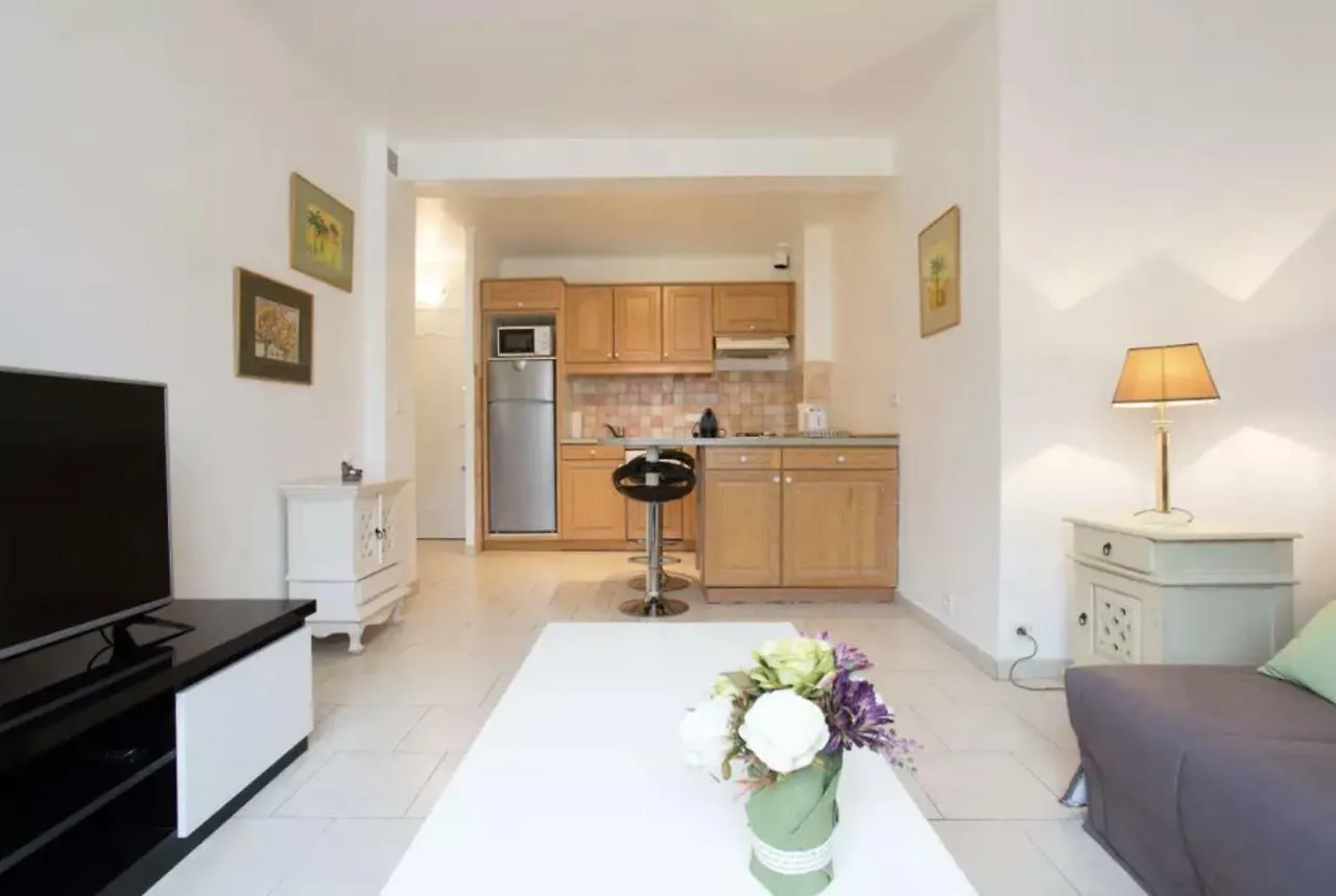 Modern Apartment On Rue D'Antibes Канны Франция