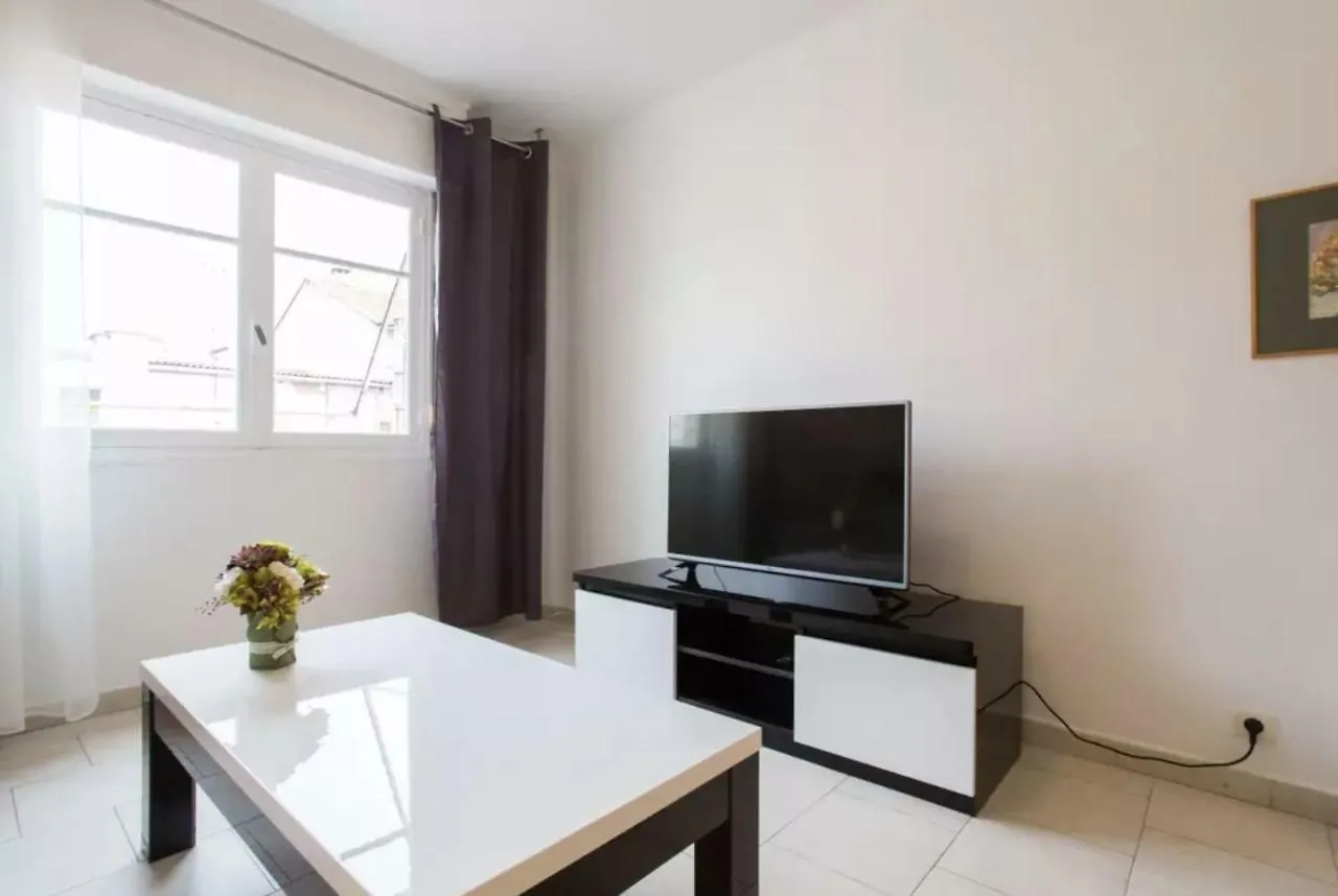 Modern Apartment On Rue D'Antibes Канны